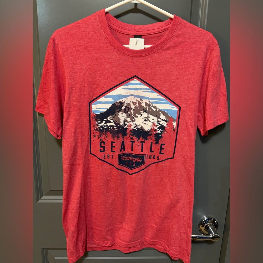 Seattle Graphic Tee in Red